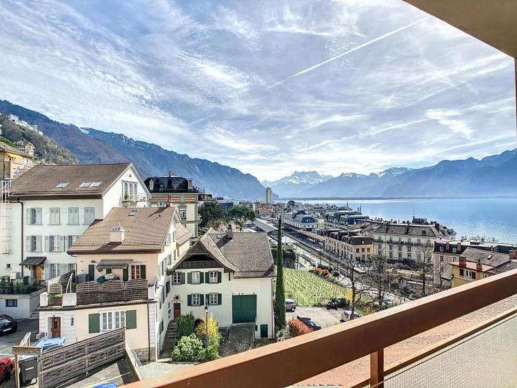 Beautiful 2.5 room apartment with view of Lake Geneva