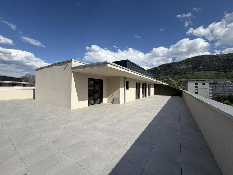 Magnificent 4.5-room penthouse apartment with a large terrace