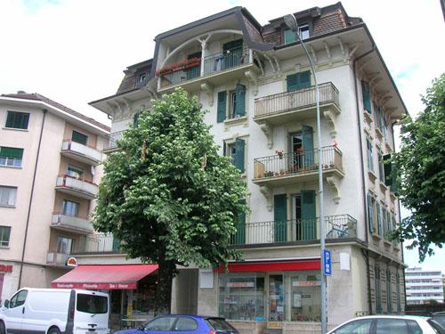 Charming 3-room apartment located on the 4th floor of the building.