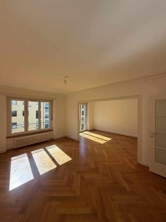 Beautiful 5-room apartment on the 2nd floor.