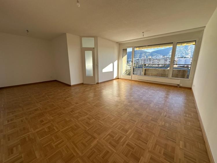 Beautiful 5-room apartment on the 5th floor
