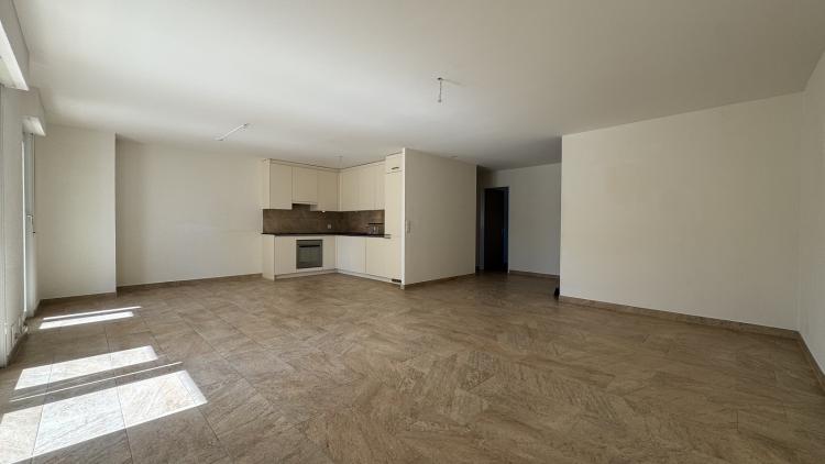 Large 3.5 room apartment on the 2nd floor