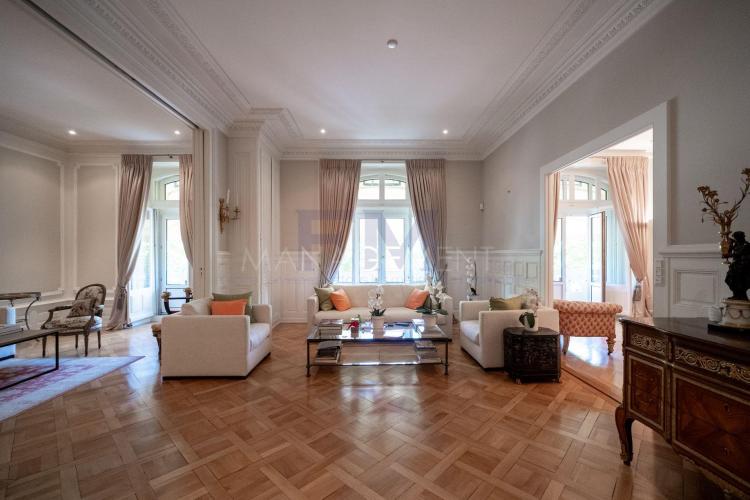 QUAI WILSON - EXCEPTIONAL RESIDENCE FACING LAKE GENEVA