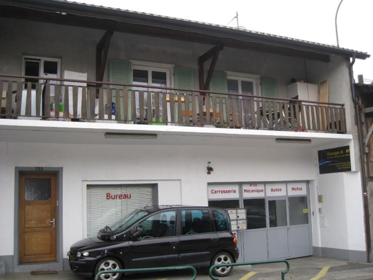 The premises are clean, bright and suitable for various activities: storage, warehousing, light workshop or professional activity, subject to the landlord's agreement and the necessary administrative authorizations.
