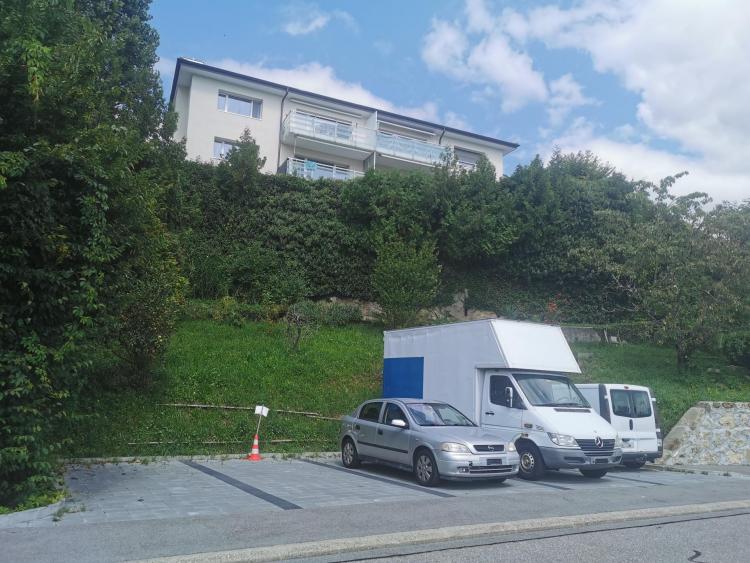 Outdoor parking space for rent 10 minutes from Vevey