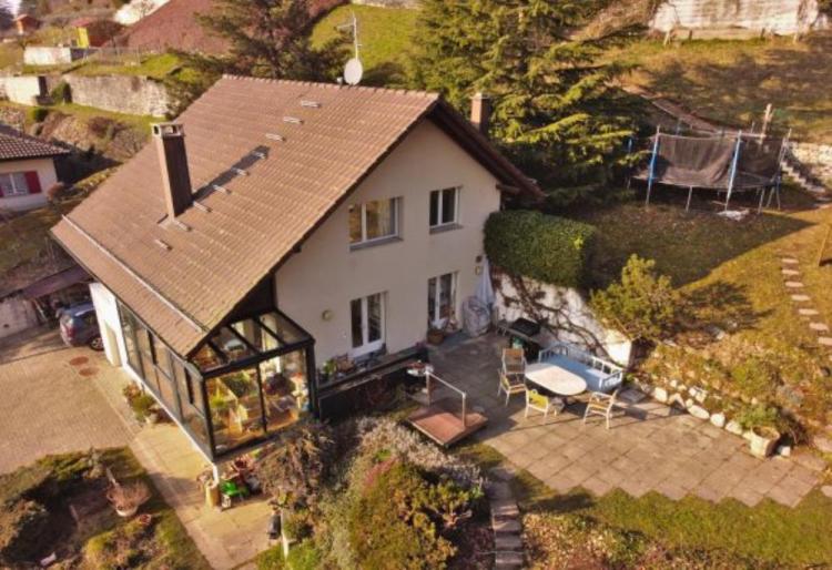 Detached 5.5-room villa with breathtaking views of Lake Geneva and the mountains, located next to the forest in Blonay