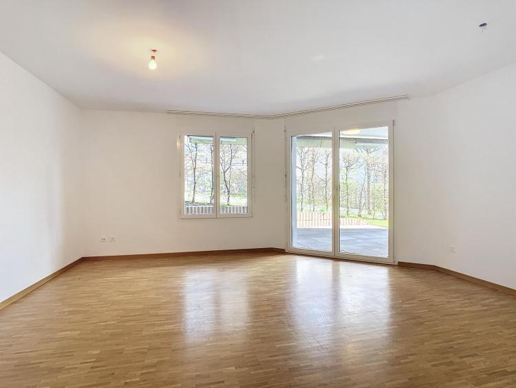 Beautiful 4.5 room apartment on the ground floor in a small building