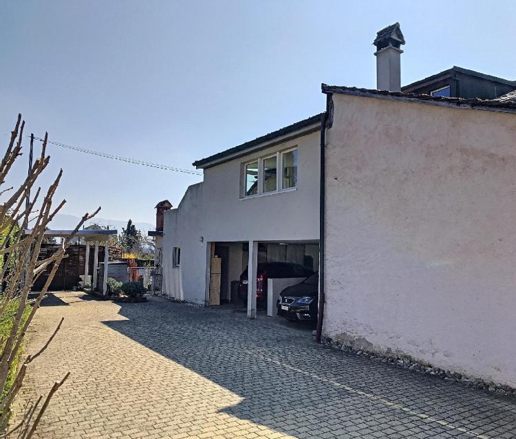 Beautiful 3-room duplex with balcony overlooking the lake and mountains