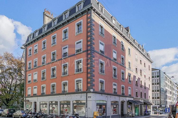 Pâquis, rue de Monthoux, 2 rooms on the 3rd floor, approx. 31m2