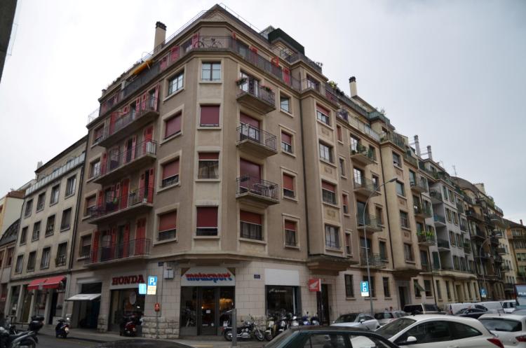A 4.5-room apartment, approximately 94 m2, on the 7th and top floor. Two terraces.