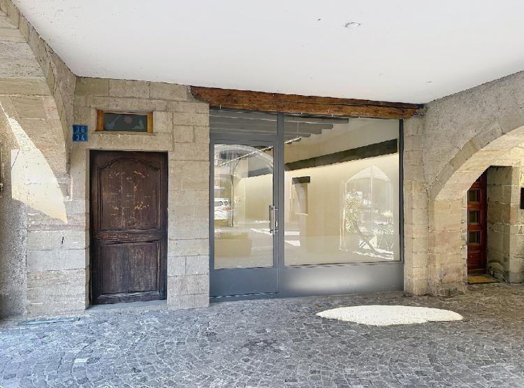 Shopping arcade in the heart of Coppet