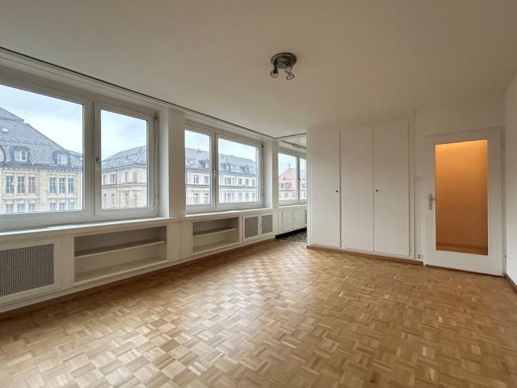 In the heart of the city center: charming, bright 2-room apartment