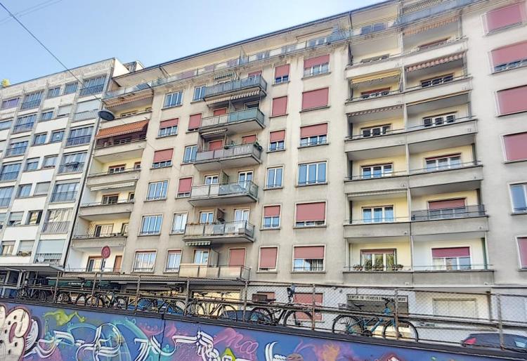 4.5 room apartment on the 6th floor of approximately 80m2, completely renovated - (Rent fixed at CHF 1,323.- excluding charges, until 30.11.2027) VISIT: 21.11.2024 at 5 p.m. - WITHOUT prior registration, directly on site.