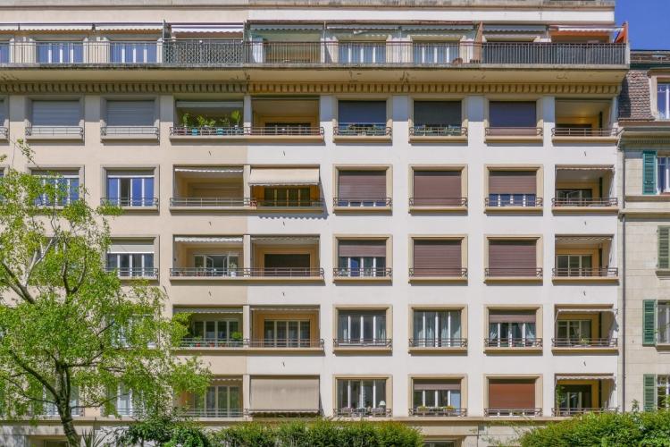 Beautiful 4.5 room apartment, approximately 103 m2, on the 5th floor with balconies.